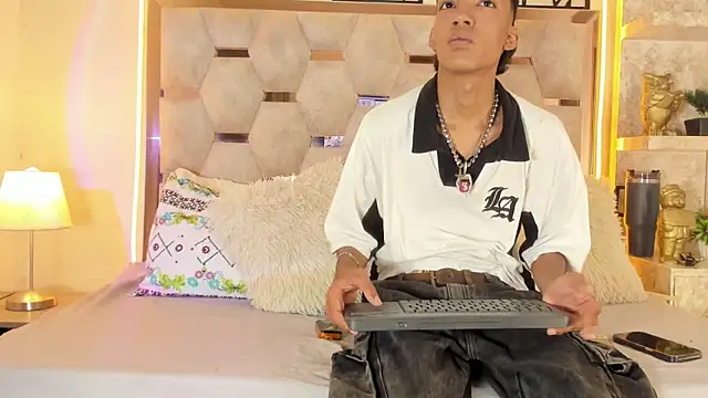 Snapshot of Lucass_Blaze chatting on October 6, 2025, 9:59 pm Lucass Blaze online show from October 6, 2025, 9:59 pm