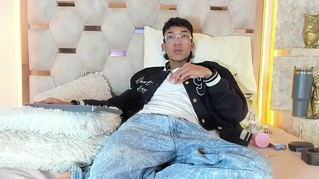 Snapshot of Lucass_Blaze chatting on November 1, 2025, 9:30 pm Lucass Blaze online show from November 1, 2025, 9:30 pm