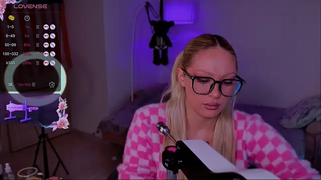 LeksaCandy online show from November 11, 2025, 3:07 pm