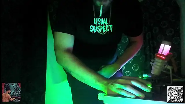 Snapshot of DjDiCKmannOnE chatting on October 20, 2025, 8:31 pm DjDiCKmannOnE online show from October 20, 2025, 8:31 pm