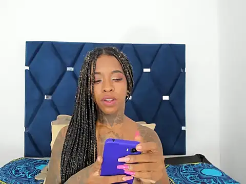 Snapshot of Pauline_Fox chatting on October 15, 2025, 12:24 pm Pauline Fox online show from October 15, 2025, 12:24 pm