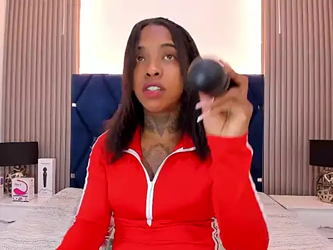 Snapshot of Pauline_Fox chatting on October 28, 2025, 11:58 pm Pauline Fox online show from October 28, 2025, 11:58 pm