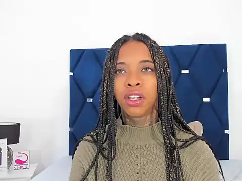 Snapshot of Pauline_Fox chatting on October 11, 2025, 2:12 am Pauline Fox online show from October 11, 2025, 2:12 am