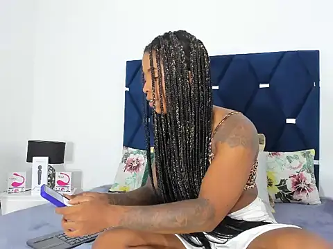 Snapshot of Pauline_Fox chatting on September 30, 2025, 11:00 pm Pauline Fox online show from September 30, 2025, 11:00 pm