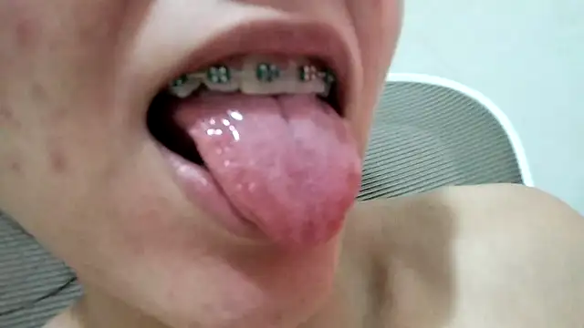 isabelly08ty online show from March 28, 2026, 5:47 pm