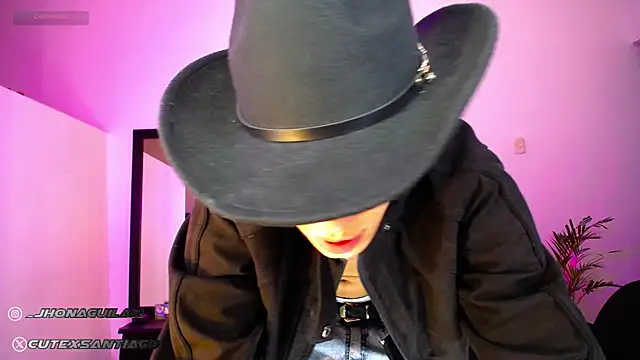 Snapshot of santiago_cutex chatting on October 14, 2025, 4:24 am santiago cutex online show from October 14, 2025, 4:24 am