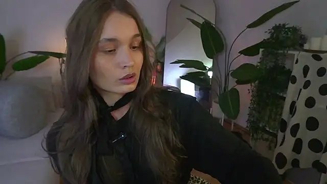 lisa schiele online show from June 25, 2026, 8:03 pm