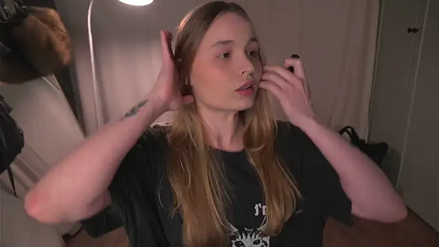 lisa schiele online show from April 13, 2026, 8:24 pm