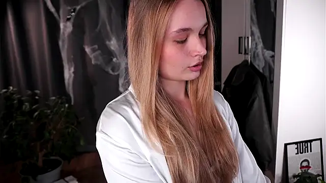 Snapshot of lisa_schiele chatting on October 29, 2025, 8:19 pm lisa schiele online show from October 29, 2025, 8:19 pm