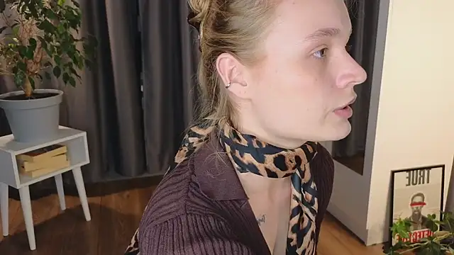 Snapshot of lisa_schiele chatting on October 11, 2025, 8:21 pm lisa schiele online show from October 11, 2025, 8:21 pm