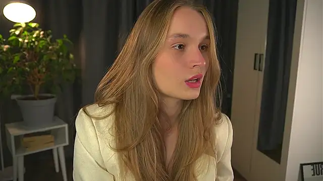 Snapshot of lisa_schiele chatting on October 3, 2025, 8:21 pm lisa schiele online show from October 3, 2025, 8:21 pm