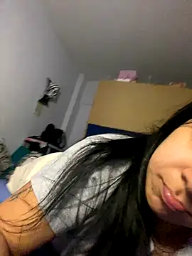 Snapshot of ThaliaFlorez chatting on November 5, 2025, 12:47 am ThaliaFlorez online show from November 5, 2025, 12:47 am