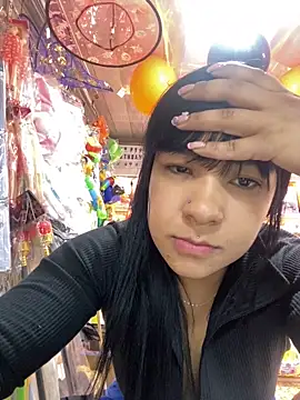 Snapshot of ThaliaFlorez chatting on October 28, 2025, 5:56 pm ThaliaFlorez online show from October 28, 2025, 5:56 pm