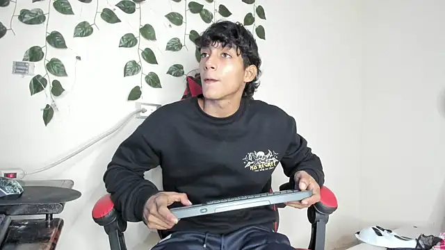 Snapshot of axel_rousse2 chatting on October 29, 2025, 9:14 pm axel rousse2 online show from October 29, 2025, 9:14 pm