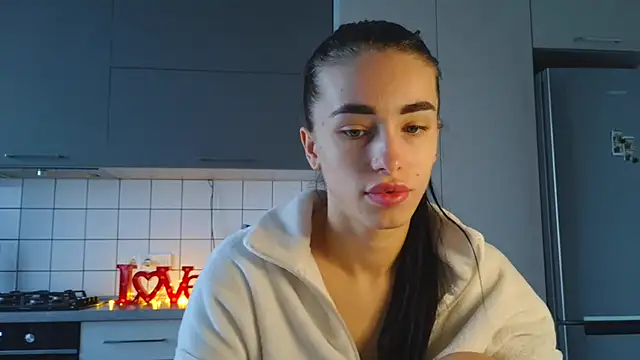 EvaMelnik online show from September 19, 2025, 2:21 pm