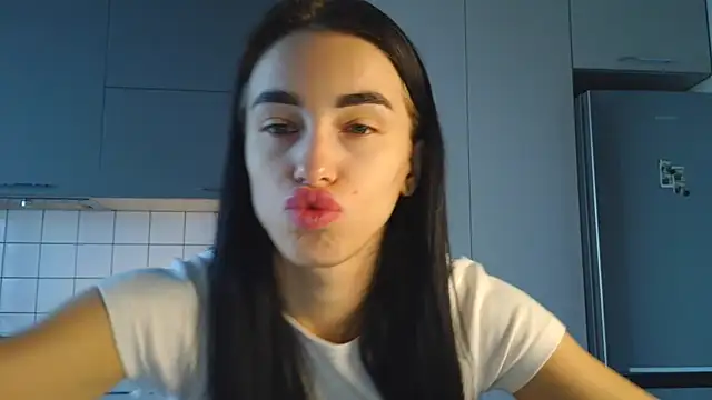 EvaMelnik online show from September 22, 2025, 2:34 pm