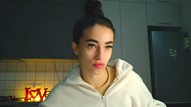 EvaMelnik online show from October 4, 2025, 4:30 pm