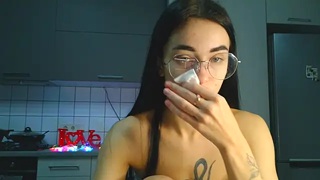 EvaMelnik online show from October 29, 2025, 3:33 pm