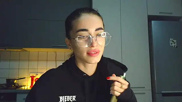 EvaMelnik online show from October 8, 2025, 3:46 pm