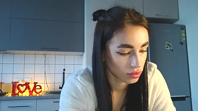 EvaMelnik online show from September 23, 2025, 2:35 pm