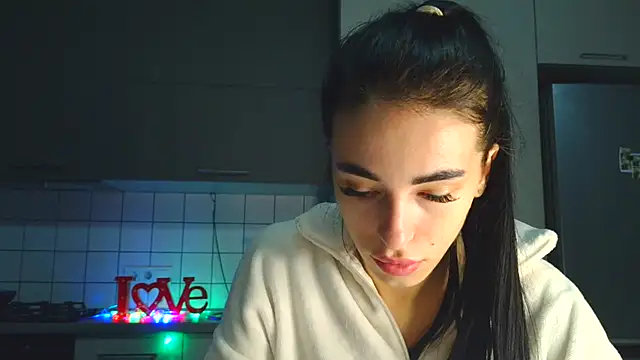 EvaMelnik online show from October 16, 2025, 5:10 pm