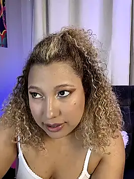 Snapshot of Eve__Queen chatting on October 2, 2025, 6:11 pm Eve Queen online show from October 2, 2025, 6:11 pm