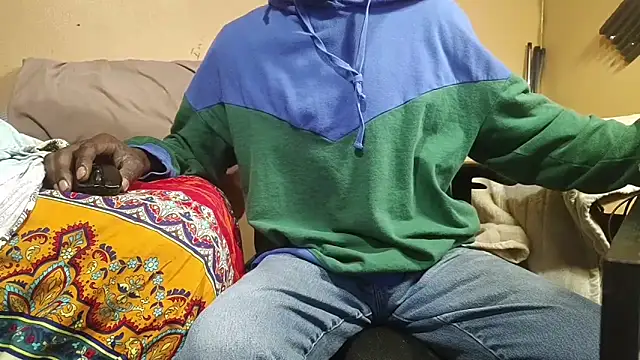 Snapshot of EYEzIAM chatting on October 11, 2025, 9:05 pm EYEzIAM online show from October 11, 2025, 9:05 pm