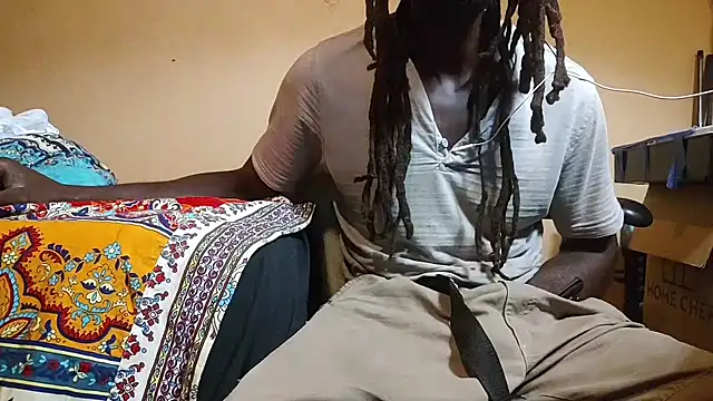 Snapshot of EYEzIAM chatting on October 9, 2025, 9:32 am EYEzIAM online show from October 9, 2025, 9:32 am