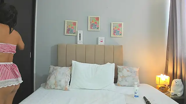 Penelophe01 online show from September 19, 2025, 6:34 pm