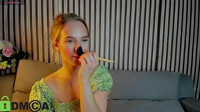 Snapshot of Casey_Sweeet chatting on October 21, 2025, 3:55 pm Casey Sweeet online show from October 21, 2025, 3:55 pm