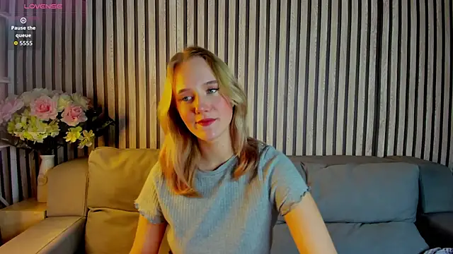 Snapshot of Casey_Sweeet chatting on October 19, 2025, 4:10 pm Casey Sweeet online show from October 19, 2025, 4:10 pm