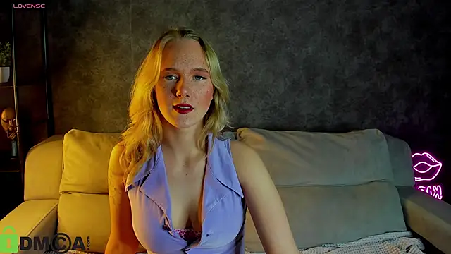 Snapshot of Casey_Sweeet chatting on October 8, 2025, 10:10 pm Casey Sweeet online show from October 8, 2025, 10:10 pm