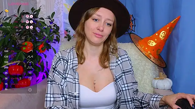 Snapshot of evashiny_ chatting on October 31, 2025, 3:03 am evashiny  online show from October 31, 2025, 3:03 am