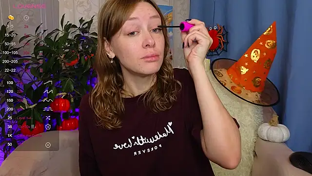 Snapshot of evashiny_ chatting on October 24, 2025, 2:10 am evashiny  online show from October 24, 2025, 2:10 am