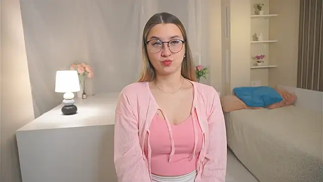 DarelleFaux online show from November 29, 2025, 3:17 am