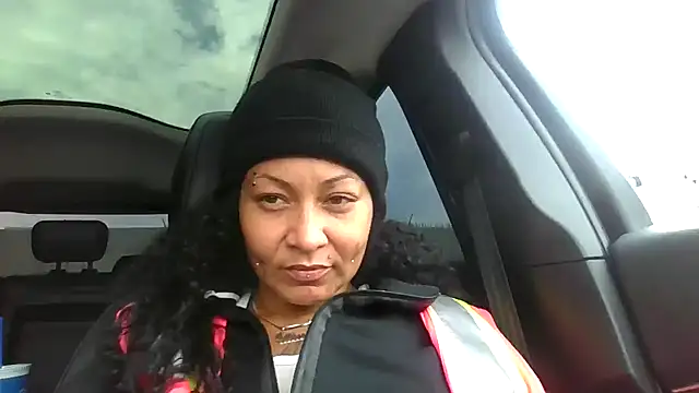 Snapshot of Flossee chatting on November 12, 2025, 8:01 pm Flossee online show from November 12, 2025, 8:01 pm