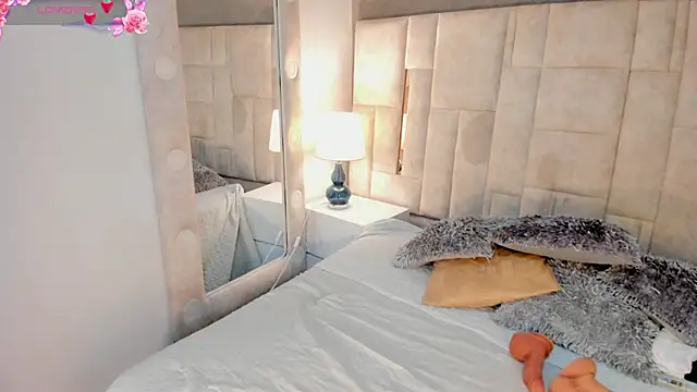 Snapshot of JaneeRosse chatting on October 6, 2025, 8:09 pm JaneeRosse online show from October 6, 2025, 8:09 pm