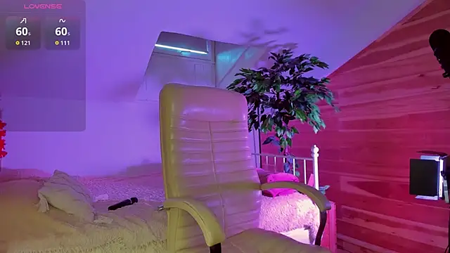 Snapshot of AuroraShoww chatting on October 9, 2025, 1:00 pm AuroraShoww online show from October 9, 2025, 1:00 pm