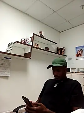 Snapshot of TPNUTS chatting on September 23, 2025, 1:40 pm TPNUTS online show from September 23, 2025, 1:40 pm