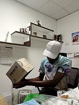 Snapshot of TPNUTS chatting on October 15, 2025, 7:05 am TPNUTS online show from October 15, 2025, 7:05 am