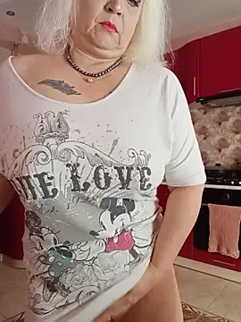 Snapshot of SquirtMilf00 chatting on September 24, 2025, 3:02 am SquirtMilf00 online show from September 24, 2025, 3:02 am