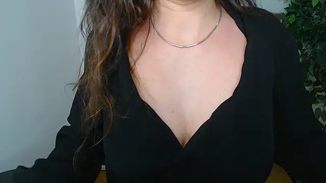 Snapshot of Erika_bestboobs chatting on September 19, 2025, 6:23 pm Erika bestboobs online show from September 19, 2025, 6:23 pm