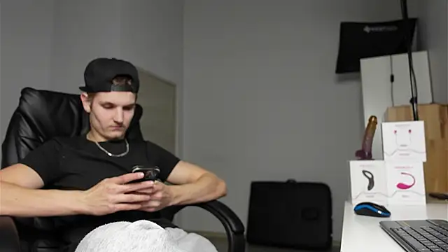 Mark Karson online show from September 29, 2025, 7:41 pm