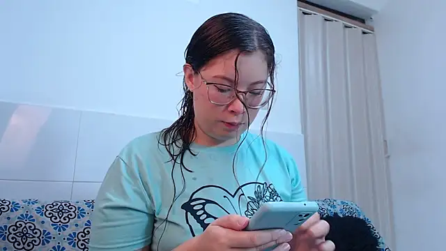 Snapshot of zoewhite2 chatting on October 6, 2025, 2:18 pm zoewhite2 online show from October 6, 2025, 2:18 pm