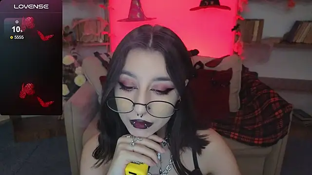 Snapshot of Mistress__Marcelline chatting on October 17, 2025, 9:45 am Mistress Marcelline online show from October 17, 2025, 9:45 am