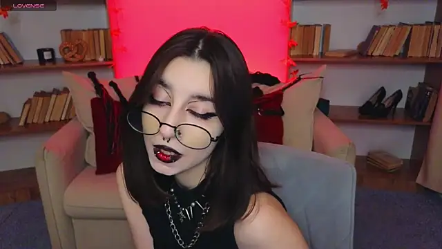 Snapshot of Mistress__Marcelline chatting on October 3, 2025, 10:06 am Mistress Marcelline online show from October 3, 2025, 10:06 am