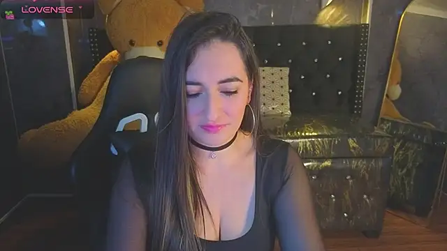 Snapshot of Soffi_betacur_b chatting on October 27, 2025, 3:18 am Soffi betacur b online show from October 27, 2025, 3:18 am