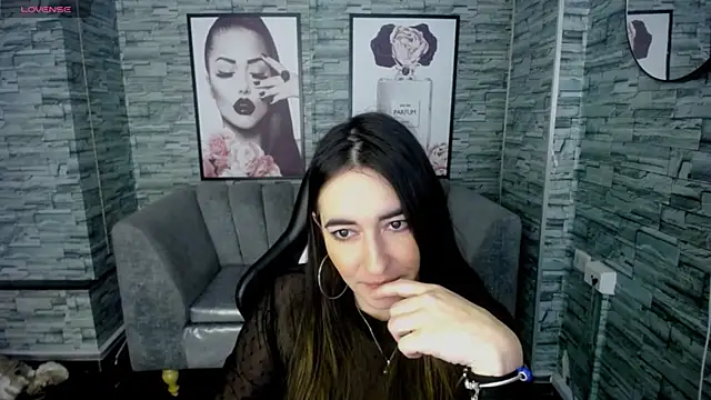 Snapshot of Soffi_betacur_b chatting on October 1, 2025, 3:11 am Soffi betacur b online show from October 1, 2025, 3:11 am