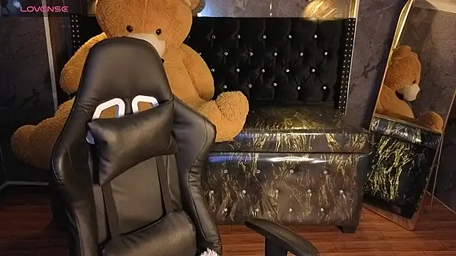 Snapshot of Soffi_betacur_b chatting on October 25, 2025, 3:17 am Soffi betacur b online show from October 25, 2025, 3:17 am