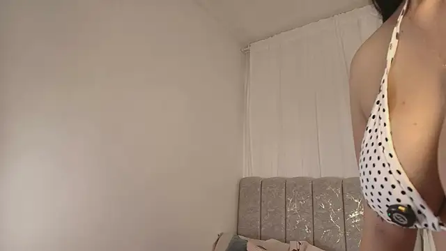 Snapshot of IsabelCortes chatting on July 13, 2026, 9:03 pm IsabelCortes online show from July 13, 2026, 9:03 pm